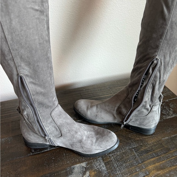 Kenneth Cole Reaction - Knee High boot. Size 8. - Picture 8 of 8